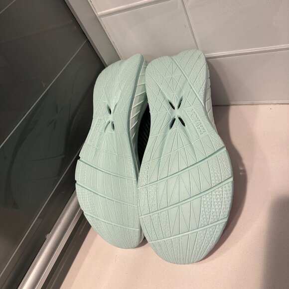 Hoka One One Womens Carbon X 3 Running Shoes Purple, Size 8 M NWOT - Picture 3 of 5